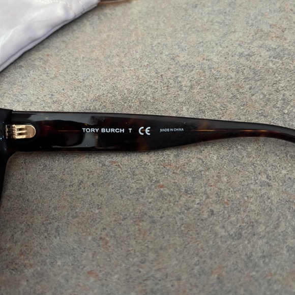 Tory Burch Women’s Sunglasses - Picture 3 of 7